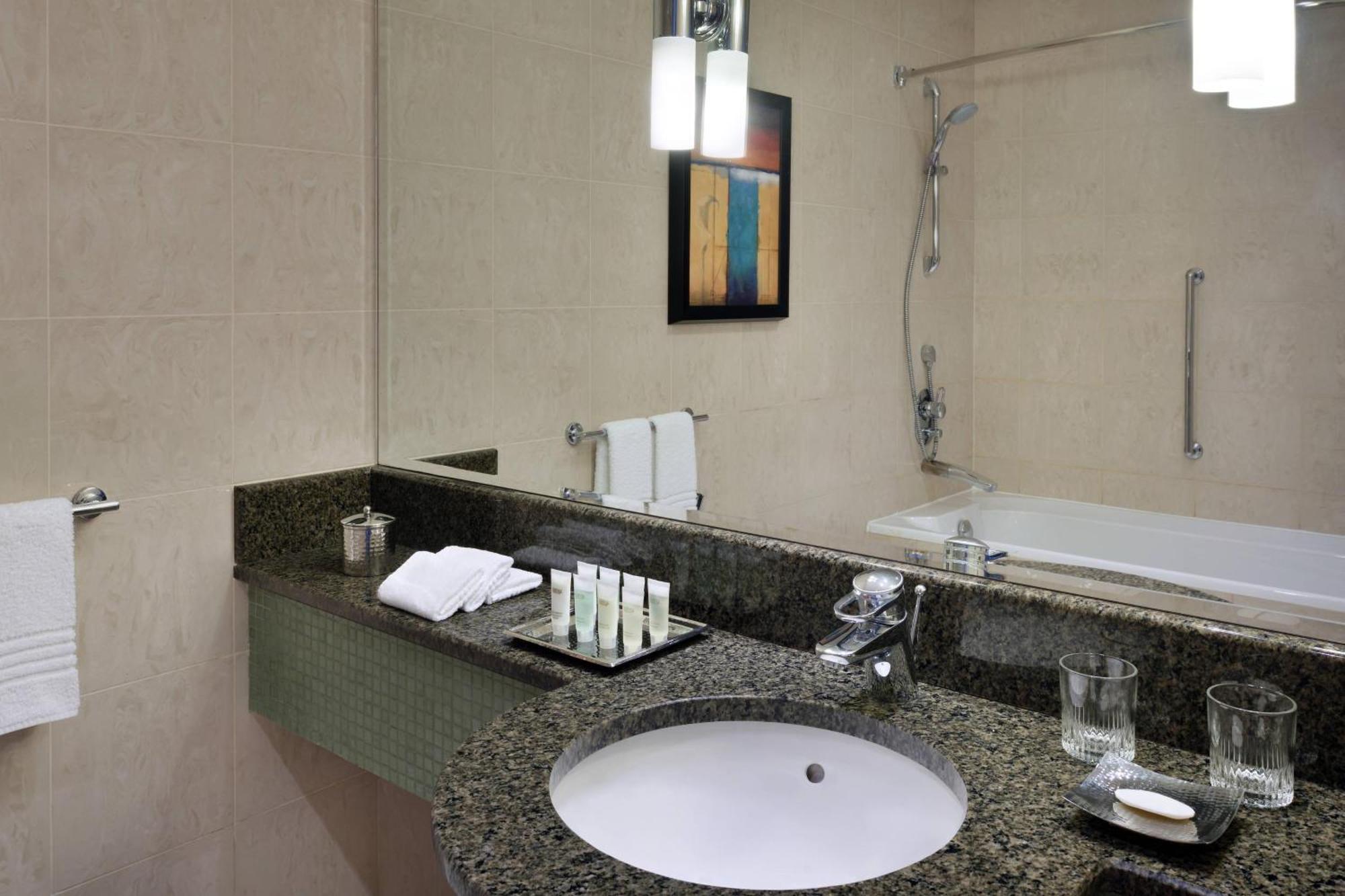 คอร์ตยาร์ด คูเวต ซิตี้ Hotel Kuwait City ภายนอก รูปภาพ